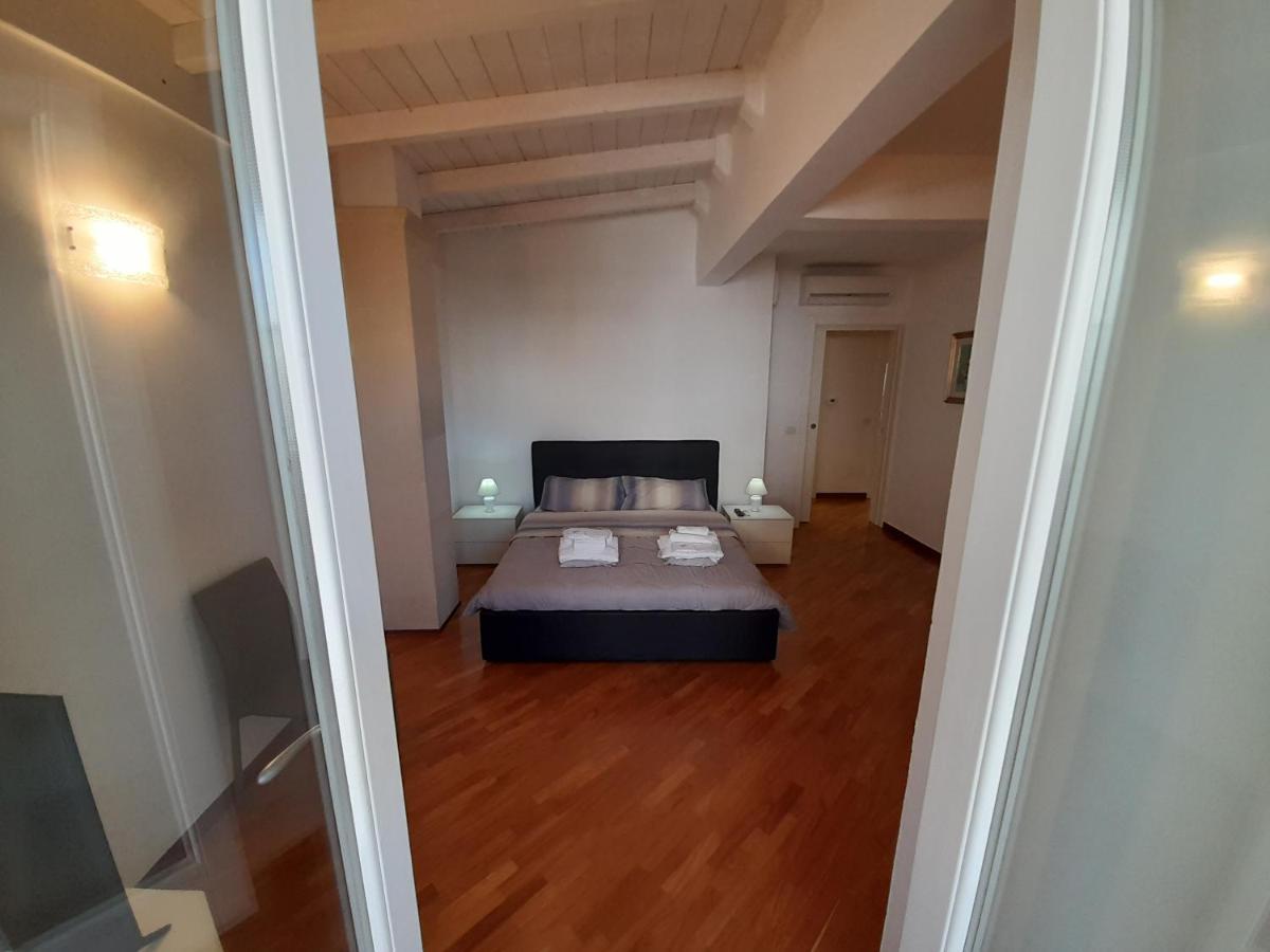 Apartamento Dimora Emilia Lecce Exterior foto